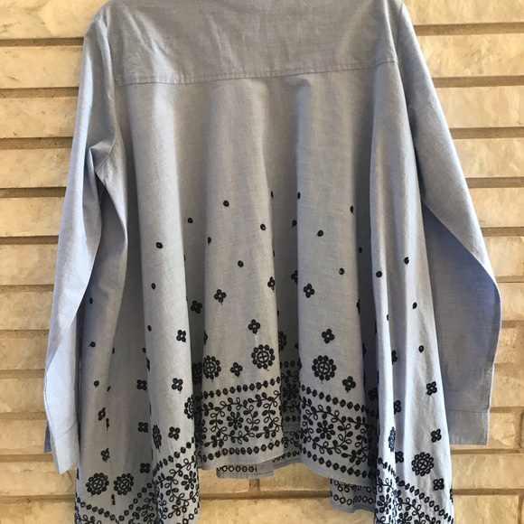 🌸NWOT🌸 GAP BLOUSE 🌸 - Picture 2 of 5